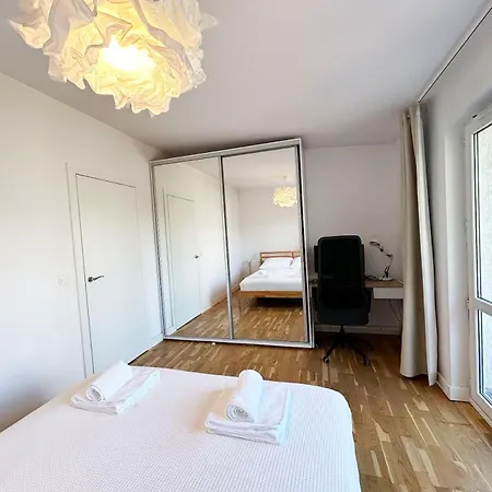 Fantastays - Sunny Cloud Daire