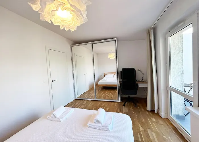 Fantastays - Sunny Cloud Apartment